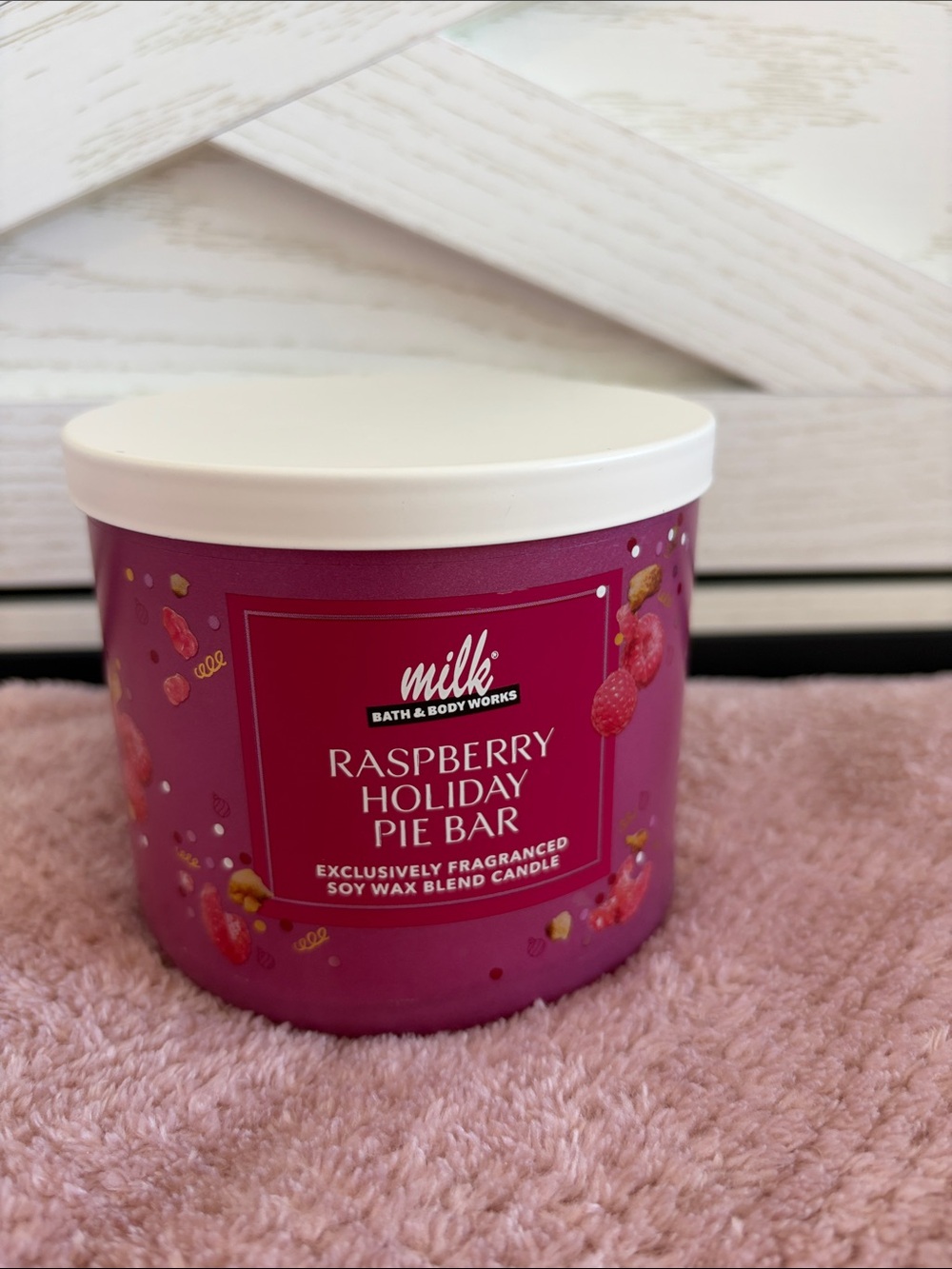 Bath & Body Works Raspberry Holiday Pie Bar Candle - NEW soy wax